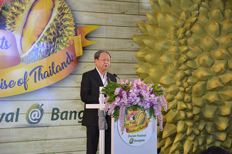 นายสนธิรัตน์ สนธิจิรวงศ์ รัฐมนตรีช่วยว่าการกระทรวงพาณิชย์ เป็นประธานเปิดงาน King Fruits Paradise of Thailand: Durian Festival @ Bangkok  ณ ลานหน้าศูนย์การค้า MBK Center กรุงเทพฯ